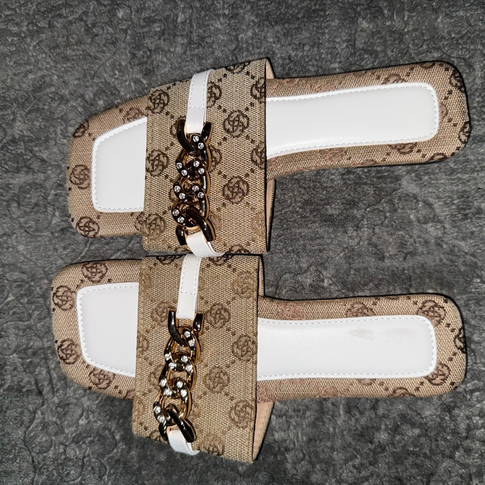 Elegant Chain-Embellished Sandals in Tan and White